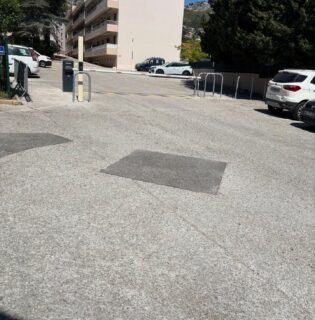 💥 PARKING PRIVATIF 💥

Mise à jour du parking privatif de notre club suite à l’installation d’une barrière automatique au sein de la résidence : 

Les adhérent(e)s ont le même accès qu’auparavant (c’est à dire le long du mur), la barrière a été rajoutée pour plus de sécurité (regardez vos emails, tout est indiqué ☺️). 

De plus, nous avons créer 4 places supplémentaires le long de la salle. Merci de respecter le sens des places (en épi) pour faciliter l’entrée et la sortie 🔥. 

Et bien sûr le parking 2 roues a été agrandi, avec les beaux jours qui arrivent 🙂

Merci pour votre compréhension 🙏🙏